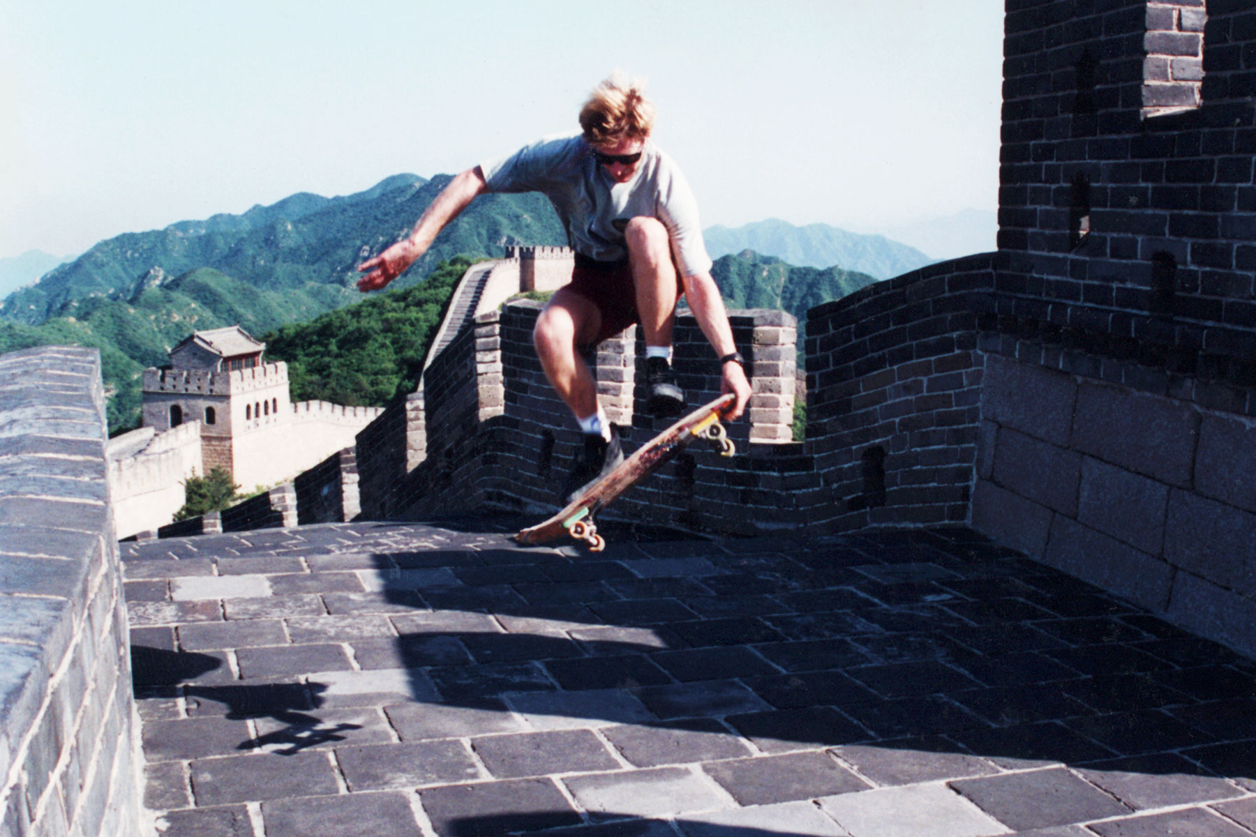 Skateboarding on the Great Wall of China | Surf Doctor Steven Andrew Martin | Skate the Wall | Peking University Study Abroad | Badaling Great Wall 八达岭 万里长城